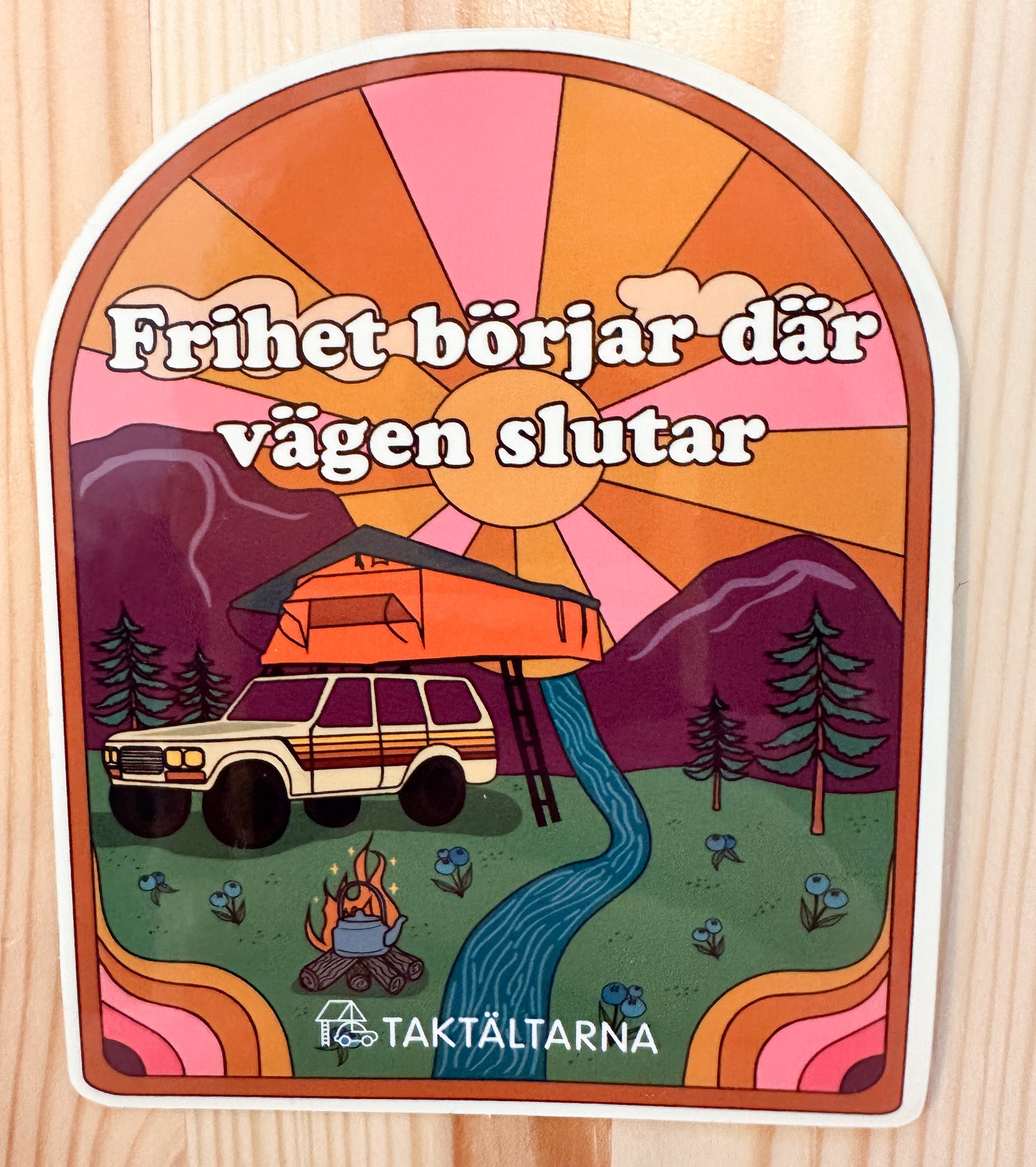 Klistermärke – Frihet börjar där vägen slutar