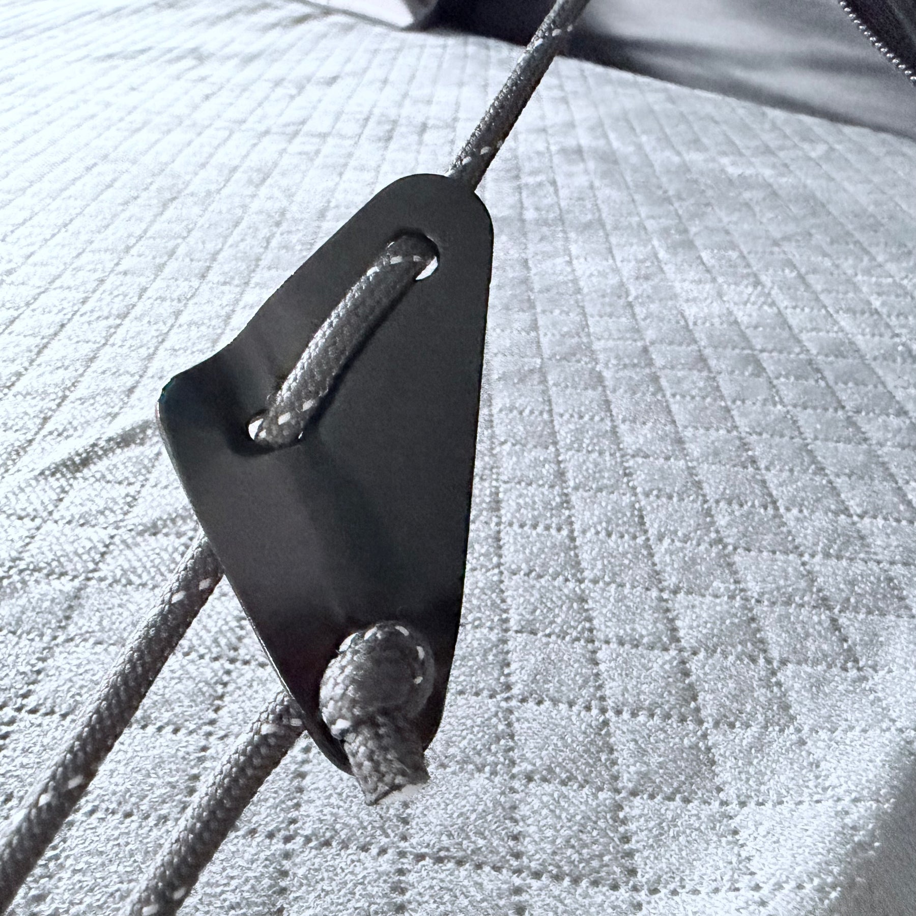 Storm line tensioner in metal